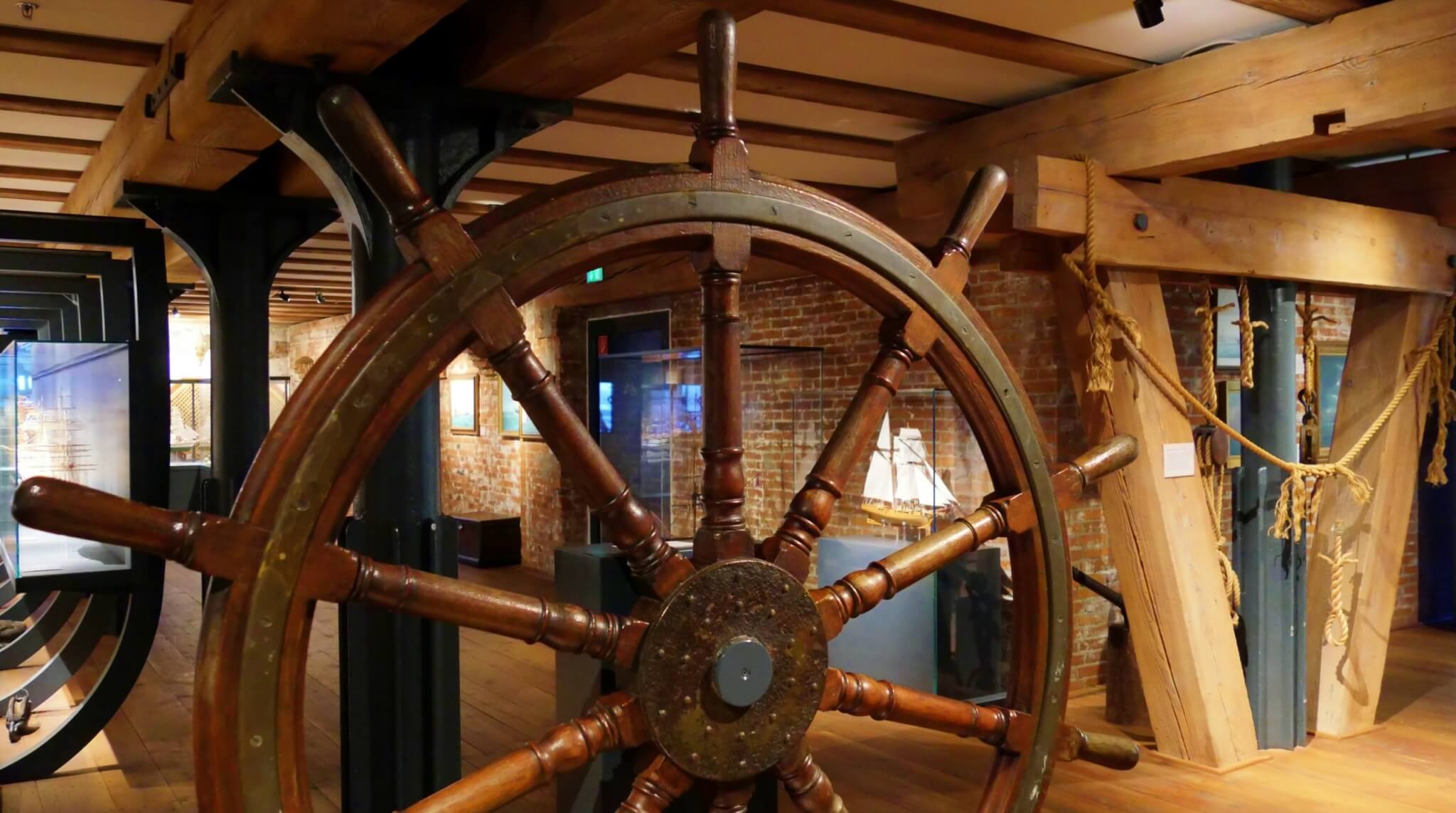 Innenleben eines Schiffes steuerrad aus Holz
