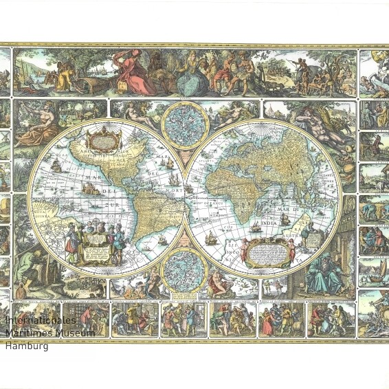 Antike Doppelhemisphären-Weltkarte mit zwei großen Weltkugeln in der Mitte, umgeben von einem ornamentalen Rahmen mit zahlreichen Vignetten (Schiffe, Seeungeheuer, Figuren, Tiere), dekorativen Kartuschen und Kompassrosen; unten links Stempel des Internationalen Maritimen Museums Hamburg.