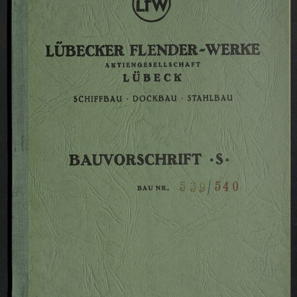 Grüner Heftumschlag mit Kreislogo oben und der Aufschrift „Lübecker Flender‑Werke Aktiengesellschaft Lübeck“, darunter „Schiffbau · Dockbau · Stahlbau“ und mittig der Titel „Bauvorschrift · S“ sowie eingestempelter Bau‑Nr. 539/540; Museumslogo unten links.