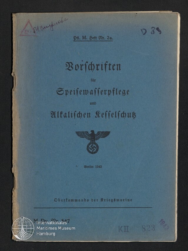Blaues, abgegriffenes Heft mit dem Titel 