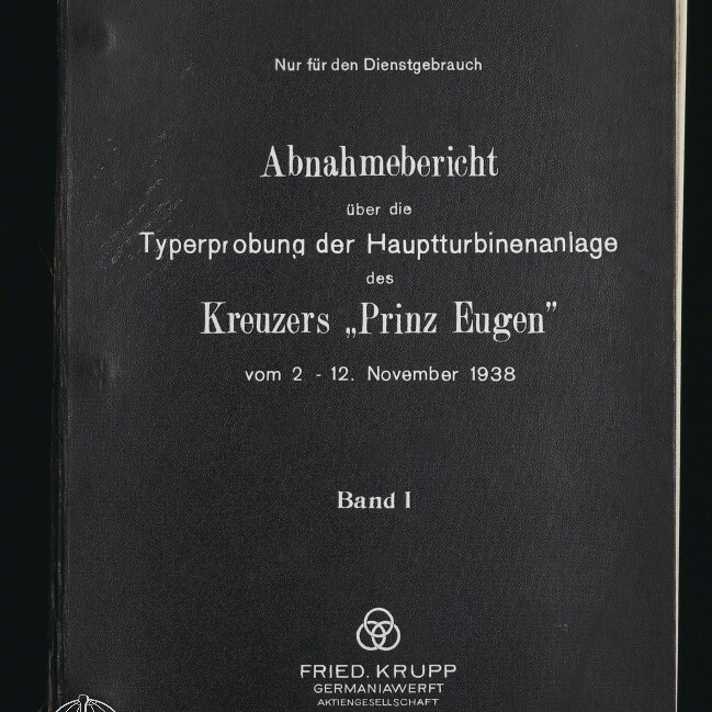 Schwarzer Einband eines Abnahmeberichts über die Typerprobung der Hauptturbinenanlage des Kreuzers 
