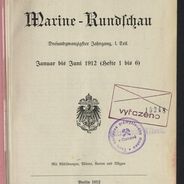 Titelseite der Zeitschrift «Marine‑Rundschau» in Frakturschrift mit der Unterzeile »Januar bis Juni 1912 (Hefte 1 bis 6)«, kaiserlichem Adlerwappen in der Mitte, mehreren Bibliotheksstempeln (rund und rechteckig mit der Aufschrift „vyřazeno“), handschriftlichen Signaturen oben und Verlagsangaben am unteren Rand.