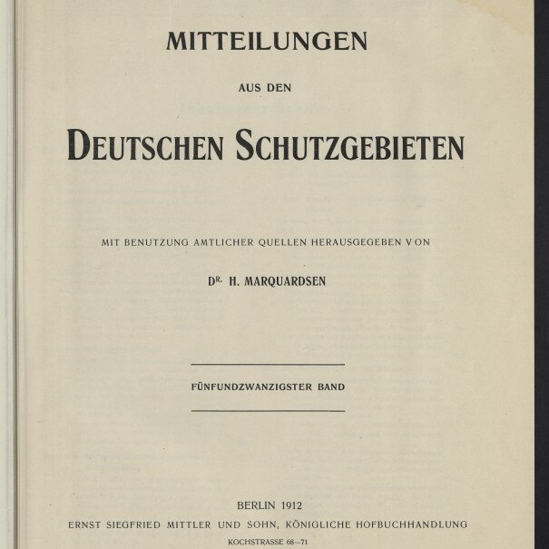Titelblatt der 1912 erschienenen Publikation ‚Mitteilungen aus den Deutschen Schutzgebieten‘, herausgegeben von Dr. H. Marquardsen, mit der Angabe Fünfundzwanzigster Band, Verlagsort Berlin 1912 und Stempel/Logo des Internationalen Maritimen Museums Hamburg.