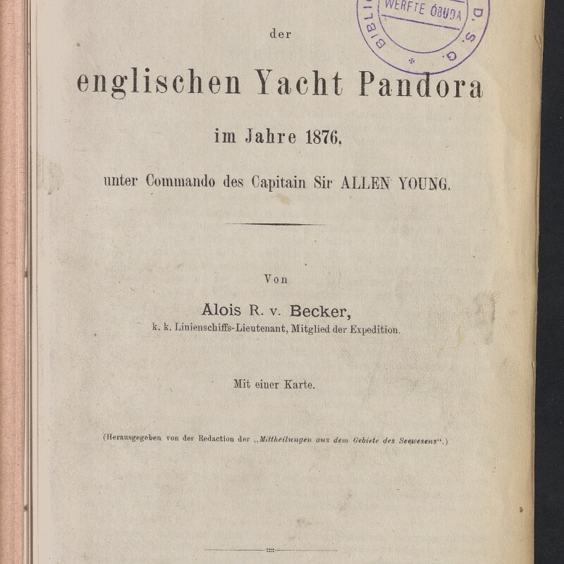 Titelblatt eines Buches mit der Aufschrift „Arktische Reise der englischen Yacht Pandora im Jahre 1876“, Autorenangabe Alois R. v. Becker, lila Bibliotheksrundstempel oben rechts und Verlagsangabe „Pola 1878“ unten.