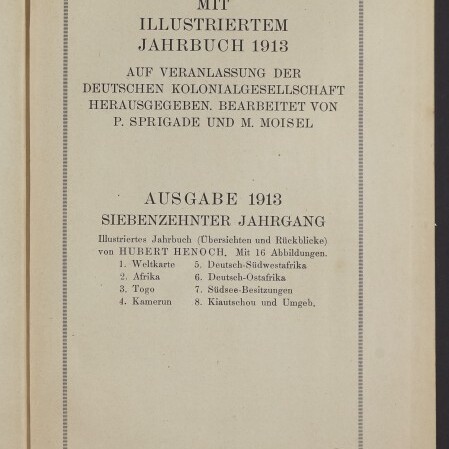 Titelblatt eines Buches mit der Überschrift „Deutscher Kolonial-Atlas – Mit illustriertem Jahrbuch 1913“, gedruckten Angaben zu Herausgebern, Inhaltspunkten und Ausgabejahr in einem gepunkteten Rahmen sowie einem Rundstempel des Internationalen Maritimen Museums Hamburg.