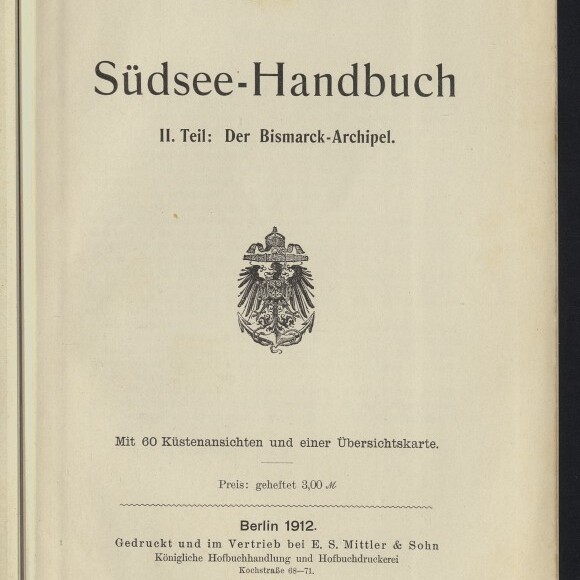 Titelblatt eines 1912 in Berlin erschienenen Buches mit dem Titel Südsee-Handbuch, II. Teil: Der Bismarck-Archipel, darunter ein Reichsadler, Verlagshinweise und Stempel des Internationalen Maritimen Museums Hamburg.