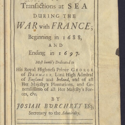Titelseite eines alten Buchs mit großem Titel ‚MEMOIRS‘ und dem Untertitel ‚Transactions at Sea during the War with France, Beginning in 1688, and Ending in 1697‘, Angaben zum Autor Josiah Burchett und der Widmung an Prince George, gedruckt in London 1703; Papier mit Altersflecken, handschriftlicher Notiz oben und Museumsstempel unten links.