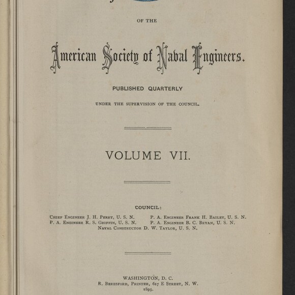 Titelblatt einer Zeitschrift mit dekorativer Schrift „Journal of the American Society of Naval Engineers“, dem Zusatz „Published Quarterly“ und der Angabe „VOLUME VII“ in der Mitte, einem ovalen blauen Stempel oben, Herausgeber‑ und Druckangaben unten sowie dem Logo des Internationalen Maritimen Museums Hamburg unten links.