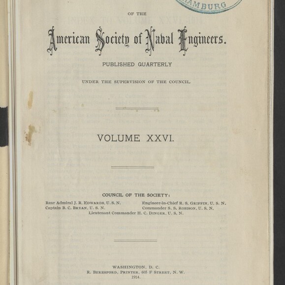 Titelseite der Zeitschrift ‚Journal of the American Society of Naval Engineers‘, Volume XXVI (1914), mit dekorativem Schriftzug, blauem Ovalstempel ‚BLOHM & VOSS HAMBURG‘ oben rechts und Museumssiegel ‚Internationales Maritimes Museum Hamburg‘ unten links.
