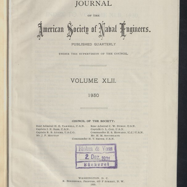 Titelseite des Journal of the American Society of Naval Engineers, Volume XLII (1930) mit dekorativem Schriftzug, Auflistung des Council of the Society, blau-violettem Bibliotheksstempel „Blohm & Voss 2 Dez 1931“, handschriftlichen Notizen oben und dem Logo des Internationalen Maritimen Museums Hamburg unten links.