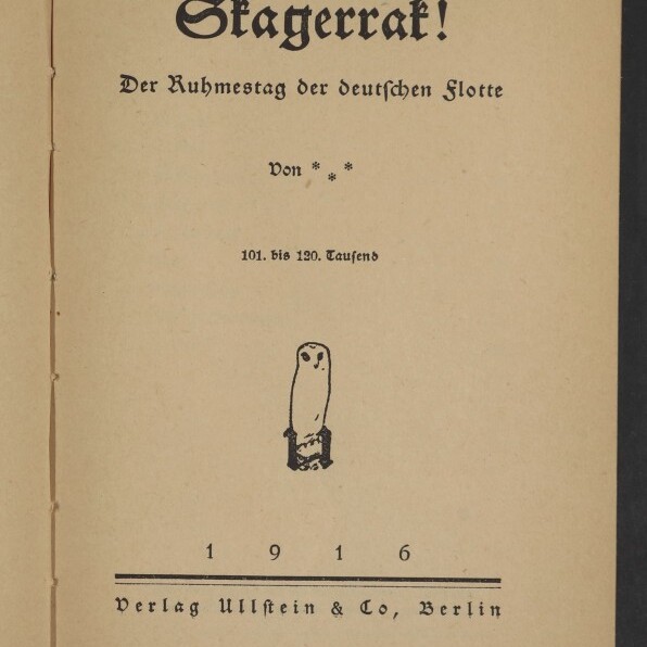 Titelblatt eines Buchs mit großem Frakturtitel „Stagerrat!“, der Unterzeile „Der Ruhmestag der deutschen Flotte“, der Autorenangabe „Von * * *“, der Auflagenangabe „101. bis 120. Tausend“, einer kleinen Eulen-Illustration in der Mitte, dem Jahr „1916“ und der Verlagsangabe „Verlag Ullstein & Co, Berlin“, unten links ein Stempel des Internationalen Maritimen Museums Hamburg.