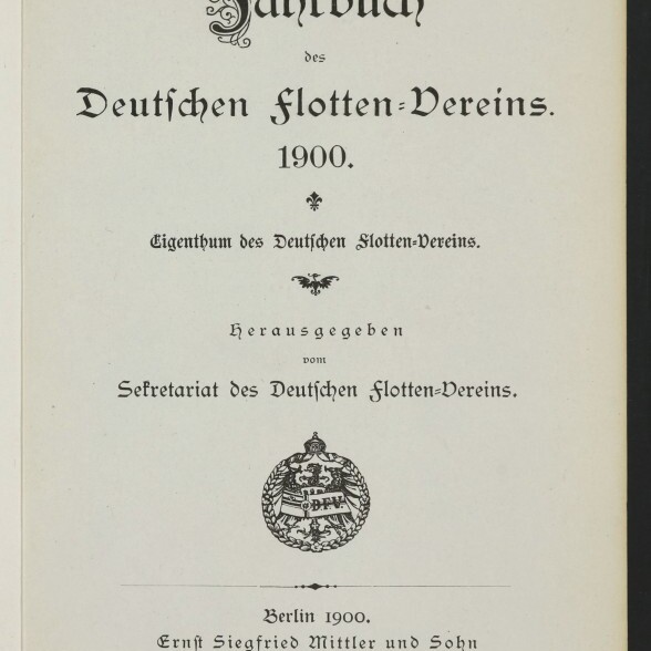 Titelblatt des „Jahrbuch des Deutschen Flotten-Vereins. 1900“ in dekorativer Frakturschrift mit ornamentalem Anfangsbuchstaben, Vereinswappen in der Mitte und Verlagsangaben (Berlin 1900) sowie dem Logo des Internationalen Maritimen Museums Hamburg unten links.