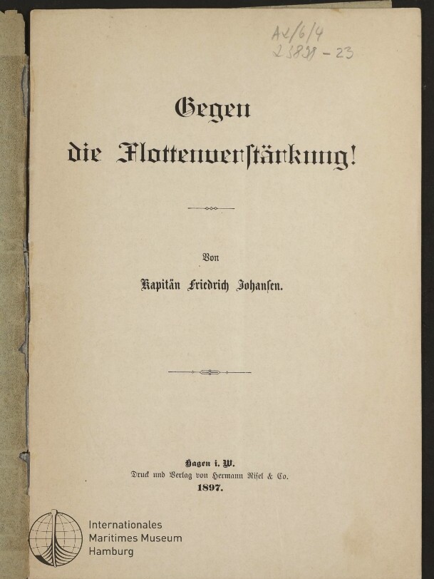 Titelblatt eines deutschen Buches von 1897 mit dem Fraktur-Titel ‚Gegen die Flottenverstärkung!‘, dem Autor ‚Kapitän Friedrich Johansen‘, Verlagsangabe und Stempel des Internationalen Maritimen Museums Hamburg.