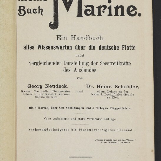 Titelseite eines Buches mit großem Schriftzug „Marine“ und dem Titel „Das kleine Buch von der Marine“, Untertitel „Ein Handbuch alles Wissenswerte über die deutsche Flotte“, den Autoren Georg Neudeck und Dr. Heinr. Schröder sowie Verlagsangaben Lipsius & Tischer, Leipzig 1902.