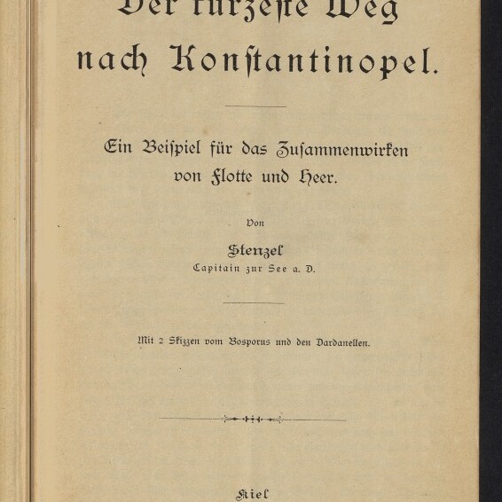 Vergilbtes Titelblatt in Frakturschrift: „Der kürzeste Weg nach Konstantinopel“ mit dem Untertitel „Ein Beispiel für das Zusammenwirken von Flotte und Heer“, Autor Stenzel (Capitain zur See a. D.), Verlagsangabe Kiel 1894 und Stempel/Logo des Internationalen Maritimen Museums Hamburg.