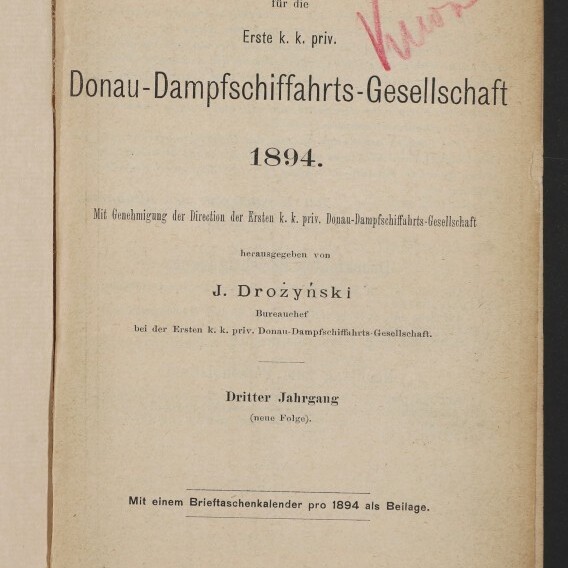 Vergilbtes Titelblatt des Almanachs der Ersten k. k. priv. Donau-Dampfschiffahrts-Gesellschaft 1894 mit gedrucktem Titel, Herausgeberangabe J. Drozyński, rotem handschriftlichem Vermerk oben rechts und Museumsstempel unten links; Wien als Erscheinungsort.
