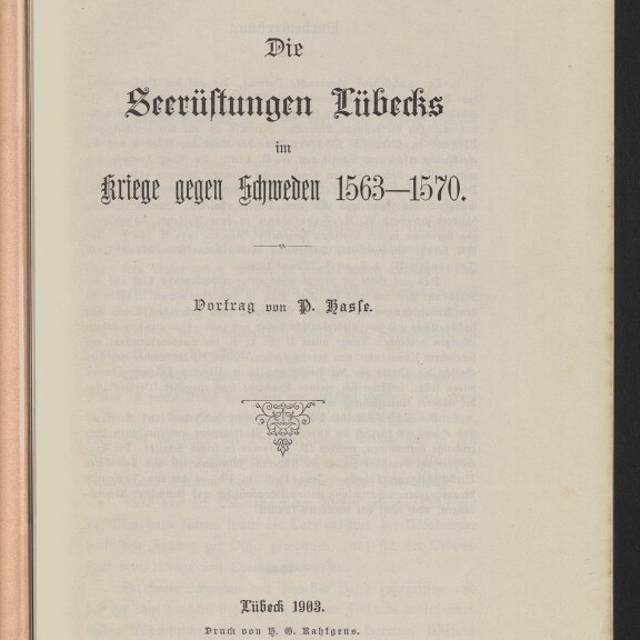 Titelblatt in schwarzer Frakturschrift: »Die Seerüstungen Lübecks im Kriege gegen Schweden 1563–1570«, Vortrag von P. Hasse, Lübeck 1903; unten Stempel des Internationalen Maritimen Museums Hamburg und oben handschriftliche Notizen.