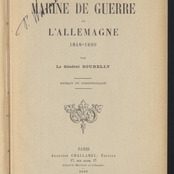 Titelseite eines alten französischen Buches mit dem groß gedruckten Titel »La Marine de Guerre de l'Allemagne 1848–1899«, dem Autorennamen Le Général Bourelly, Verlagsangaben Paris, Augustin Challamel 1899, einer handschriftlichen Signatur oben links und dem Logo des Internationalen Maritimen Museums Hamburg unten links.