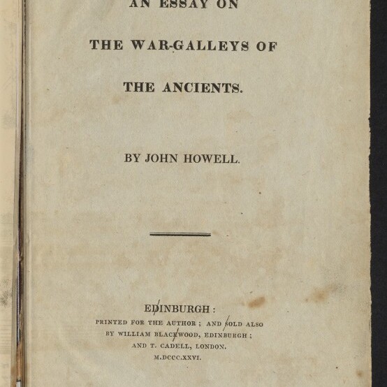 Titelblatt eines alten Buchs mit dem gedruckten Titel An Essay on the War-Galleys of the Ancients von John Howell, handschriftlichem Namenszug oben, Druckort Edinburgh und Jahresangabe M.DCCC.XXVI sowie Museumsstempel des Internationalen Maritimen Museums Hamburg unten links.