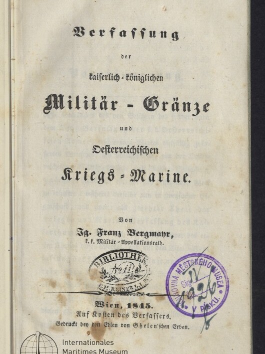 Titelblatt eines deutschen Buchs Verfassung der Militär-Gränze und Kriegs-Marine (1845) mit Bibliotheksstempeln.