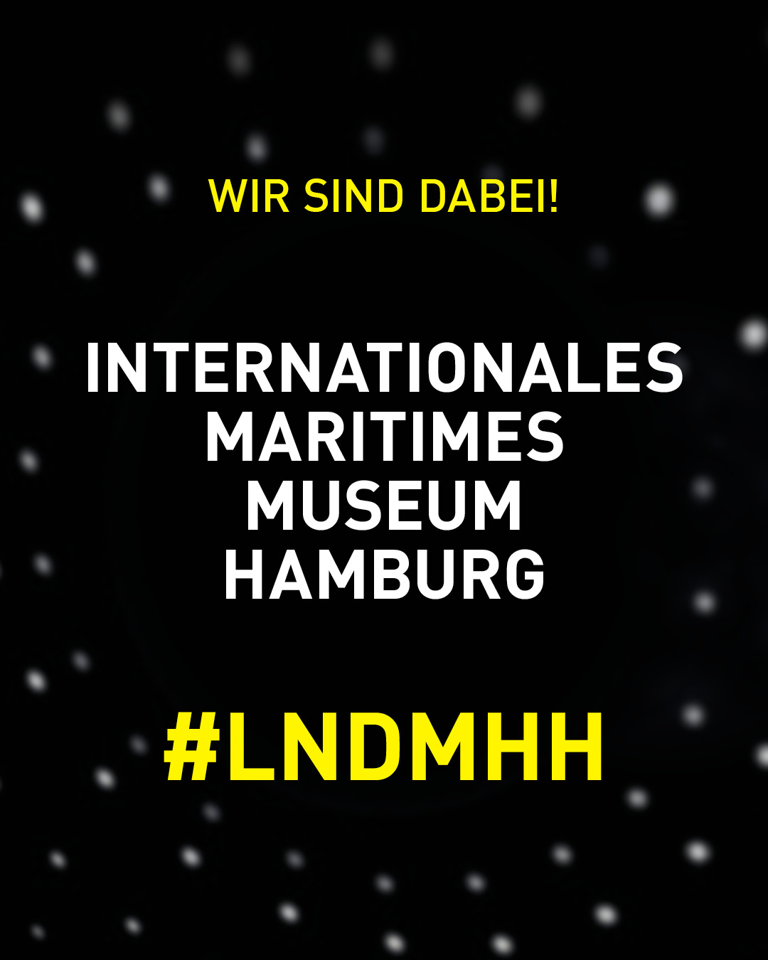 Schwarzes Poster mit wei&szlig;er Schrift 'Internationales Maritimes Museum Hamburg', gelbem 'Wir sind dabei!' und Hashtag #LNDMHH