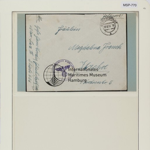 Archivseite mit handbeschriftetem Umschlag, Poststempel, Museumsstempel des Internationalen Maritimen Museums Hamburg und Farbkarte.