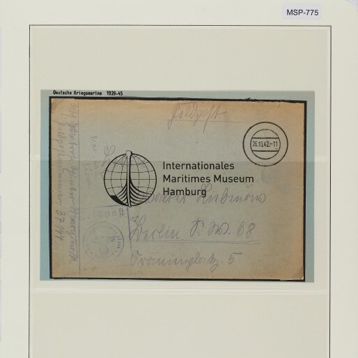 Gealterter Briefumschlag mit Stempel 26.10.42 und Aufdruck Internationales Maritimes Museum Hamburg auf Archivblatt.