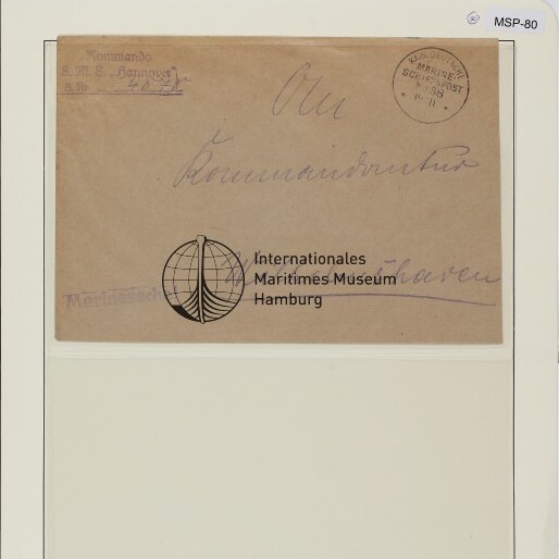 Archivblatt mit braunem Kuvert, handschriftlichen Notizen, Rundstempel oben rechts und Logo Maritimes Museum Hamburg.