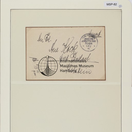 Archivseite mit Postumschlag: handschriftliche Adresse, Globus-Logo, runder Schiffspost-Stempel und Datumslabel 9.2.1915.