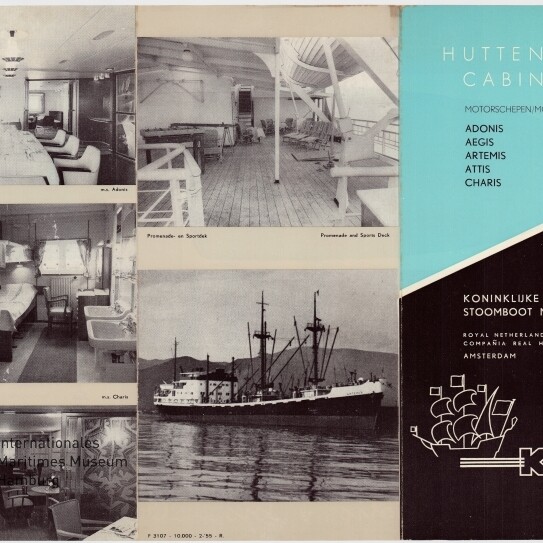 KNSM-Broschürenseite mit Schwarzweiß-Fotos von Schiff, Decks und Kabinen sowie türkisfarbenem Panel mit aufgelisteten Schiffsnamen.