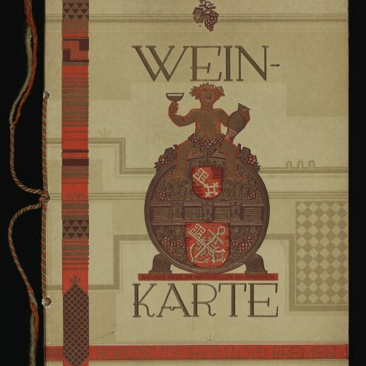 Beiger Umschlag mit großer Aufschrift WEIN-KARTE, Wappen mit sitzender Figur mit Kelch und geflochtenen Schnüren links.