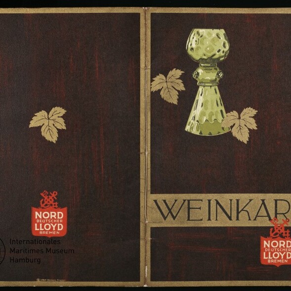 Doppelseitige Weinkarte mit grünem Pokal, goldenen Weinblättern auf dunklem Grund und rotem Norddeutscher Lloyd Bremen‑Logo.